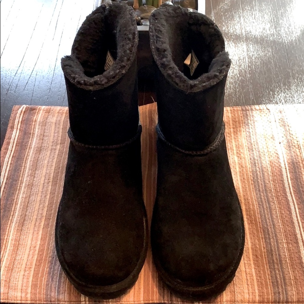 BEARPAW black suede boots